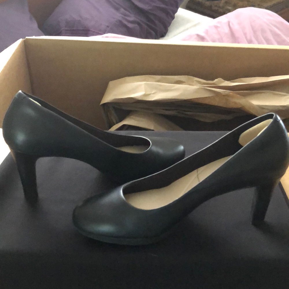 Clarks Soft Cushion Collection pumps
